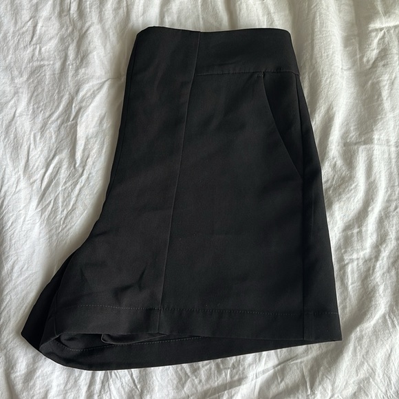 Express black shorts Size 2 - Picture 4 of 4